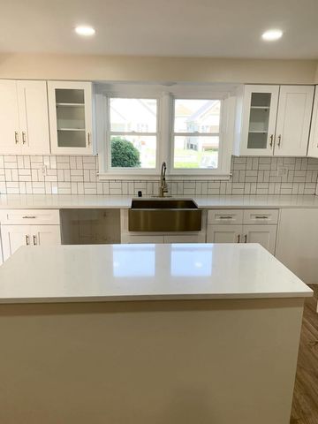 2040 Jay Eye See AVENUE, Racine, WI 53403