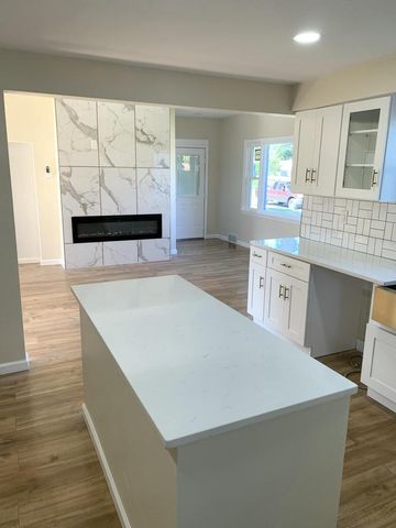 2040 Jay Eye See AVENUE, Racine, WI 53403