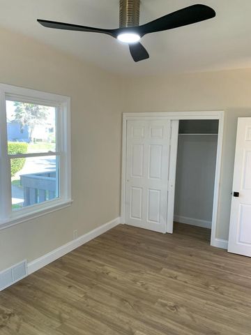 2040 Jay Eye See AVENUE, Racine, WI 53403