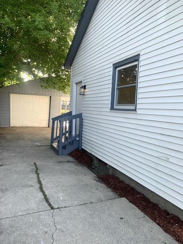 2040 Jay Eye See AVENUE, Racine, WI 53403