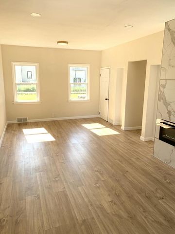 2040 Jay Eye See AVENUE, Racine, WI 53403