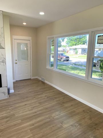 2040 Jay Eye See AVENUE, Racine, WI 53403
