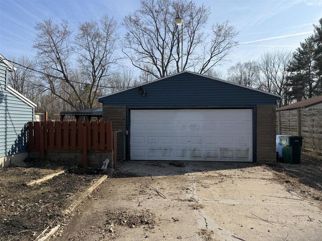 1001 Ferley Street, Lansing, MI 48911