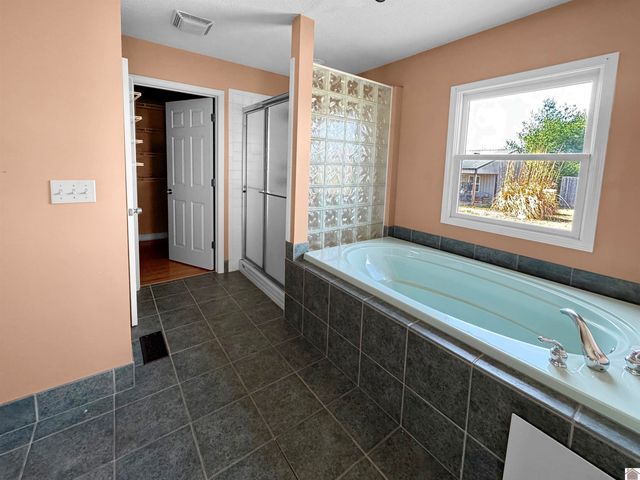 102 Meadowlark Rd, Princeton, KY 42445