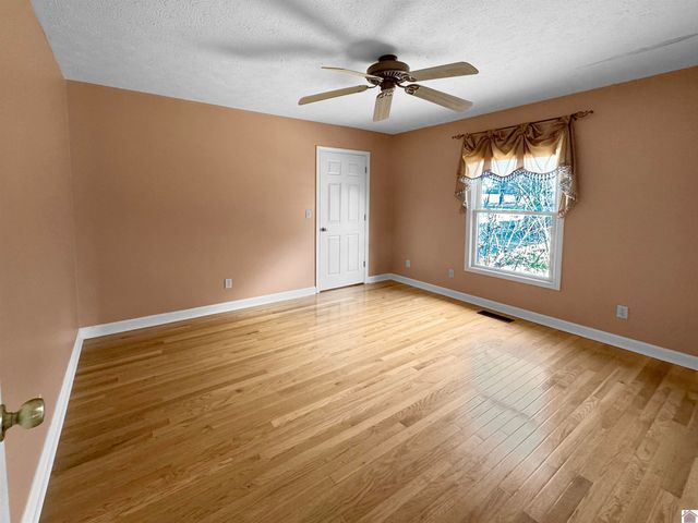 102 Meadowlark Rd, Princeton, KY 42445