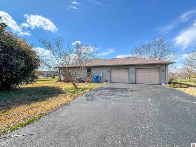 102 Meadowlark Rd, Princeton, KY 42445