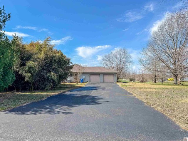 102 Meadowlark Rd, Princeton, KY 42445