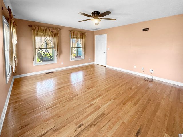 102 Meadowlark Rd, Princeton, KY 42445