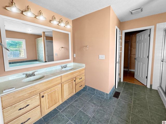 102 Meadowlark Rd, Princeton, KY 42445