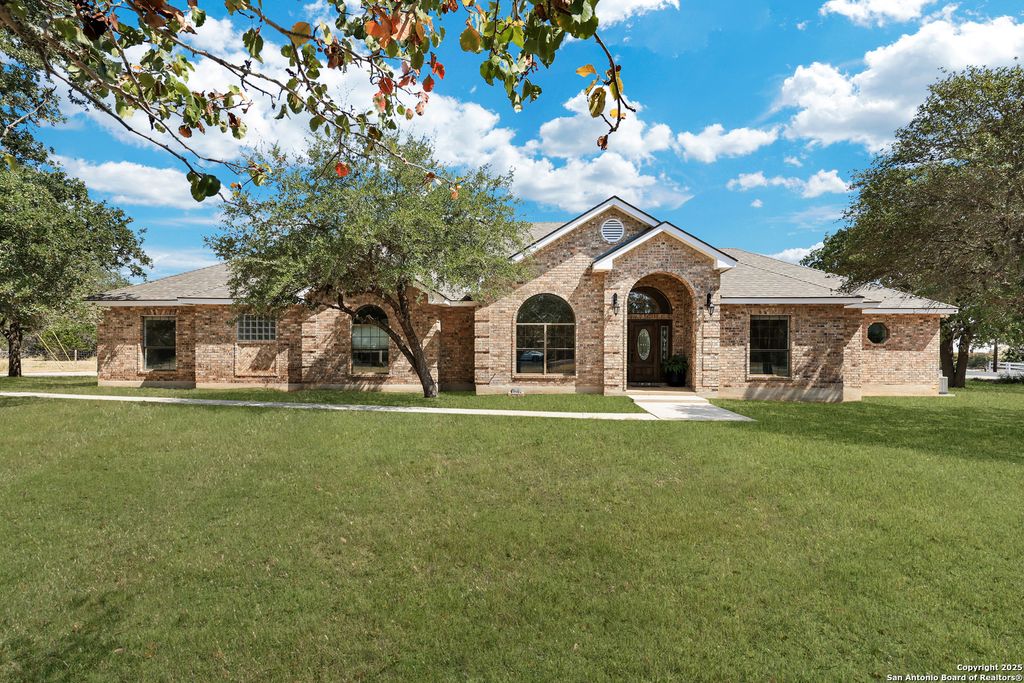8703 Rolling Acres, Boerne, TX 78015
