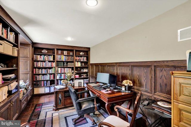 8 TUDOR CT, Mohnton, PA 19540