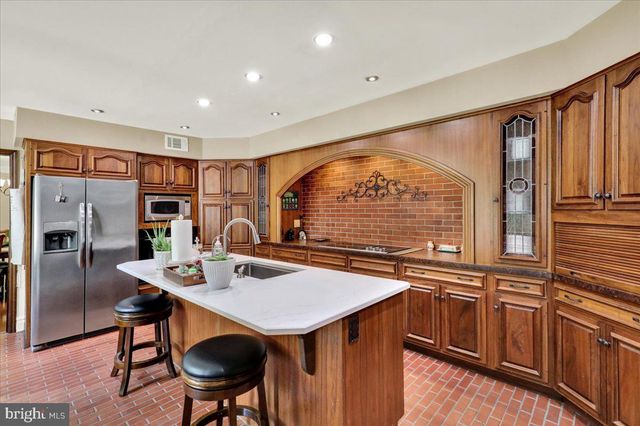 8 TUDOR CT, Mohnton, PA 19540