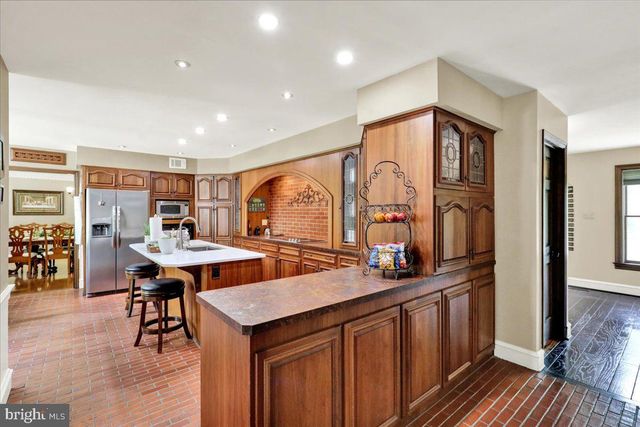 8 TUDOR CT, Mohnton, PA 19540
