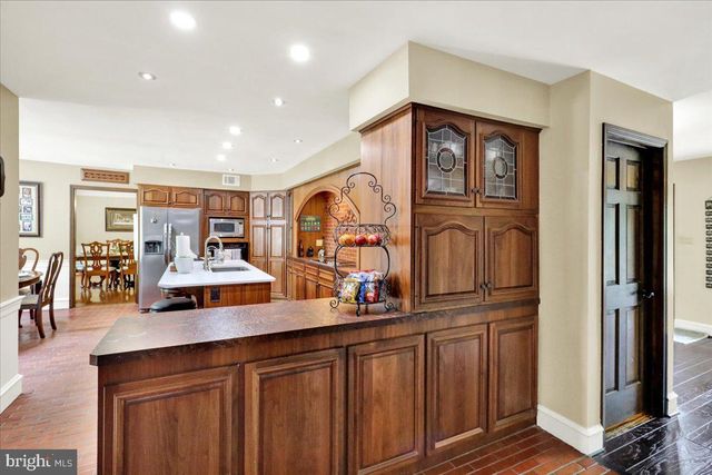 8 TUDOR CT, Mohnton, PA 19540