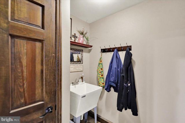 8 TUDOR CT, Mohnton, PA 19540