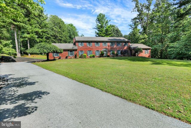 8 TUDOR CT, Mohnton, PA 19540