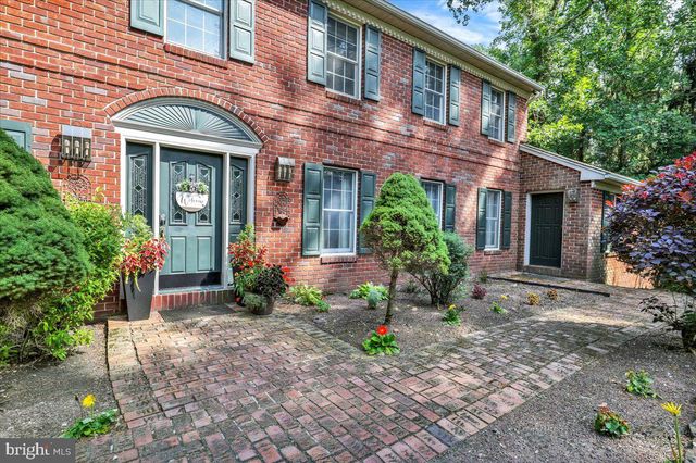 8 TUDOR CT, Mohnton, PA 19540