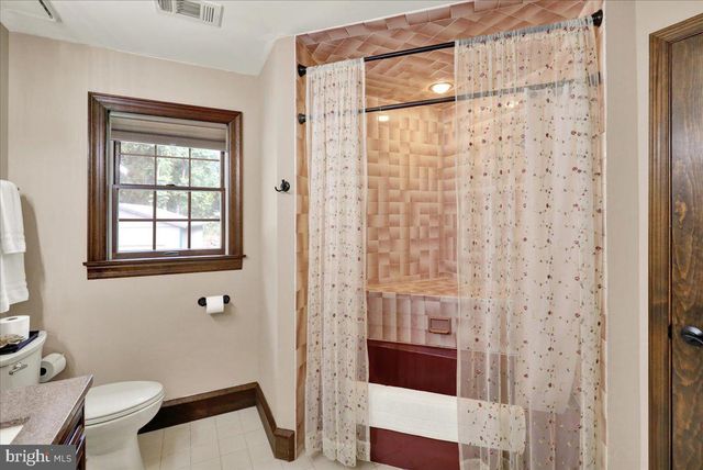 8 TUDOR CT, Mohnton, PA 19540
