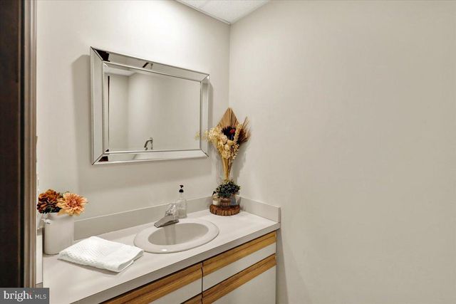 8 TUDOR CT, Mohnton, PA 19540