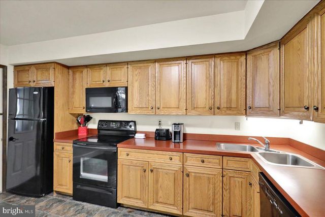 8 TUDOR CT, Mohnton, PA 19540