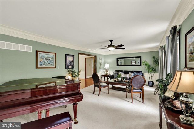 8 TUDOR CT, Mohnton, PA 19540
