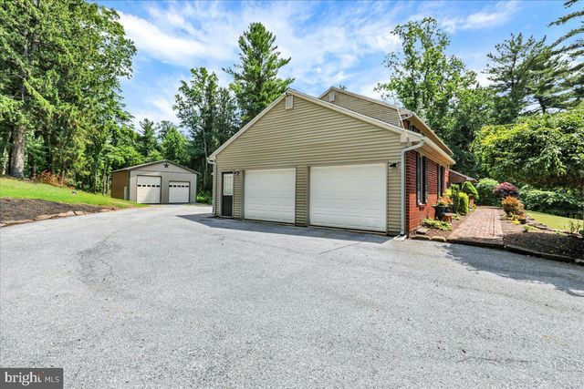 8 TUDOR CT, Mohnton, PA 19540