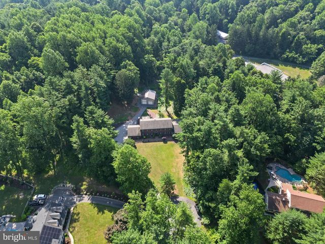 8 TUDOR CT, Mohnton, PA 19540