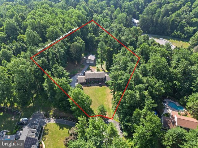 8 TUDOR CT, Mohnton, PA 19540