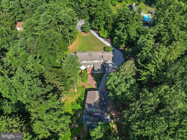 8 TUDOR CT, Mohnton, PA 19540