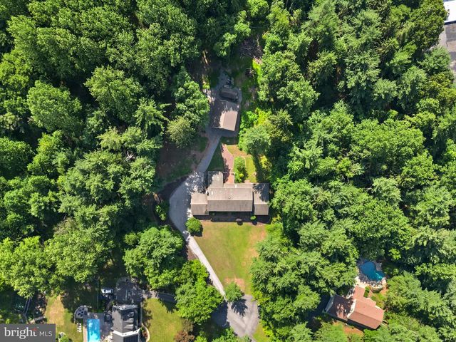 8 TUDOR CT, Mohnton, PA 19540