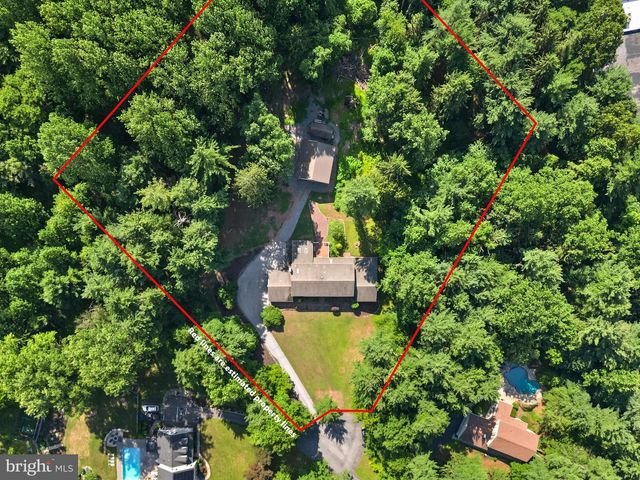 8 TUDOR CT, Mohnton, PA 19540