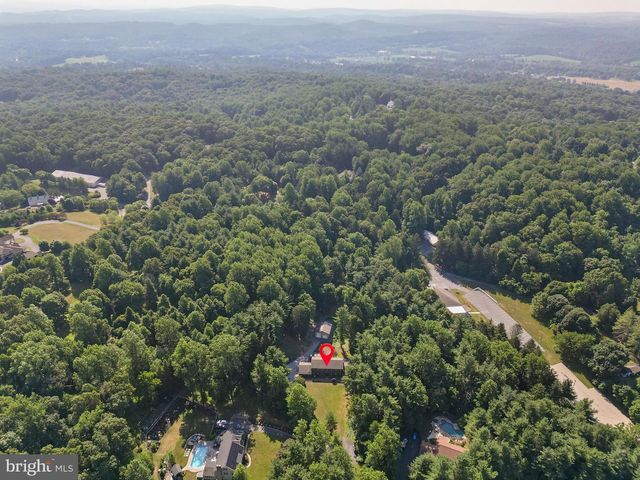 8 TUDOR CT, Mohnton, PA 19540