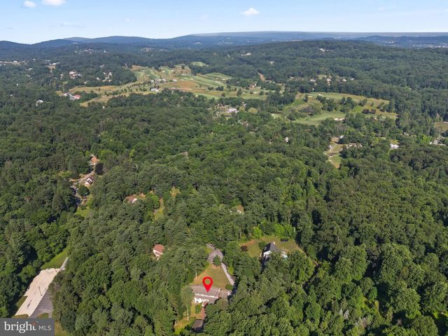 8 TUDOR CT, Mohnton, PA 19540