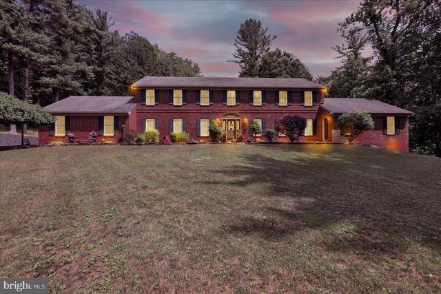 8 TUDOR CT, Mohnton, PA 19540