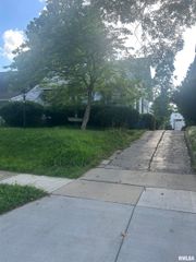 1453 N 3RD Street, Springfield, IL 62702