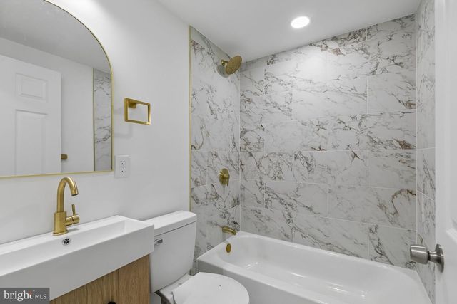 21 E SILVER ST, Philadelphia, PA 19134