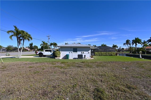 524 Mohawk PKWY, Cape Coral, FL 33914