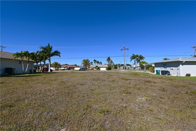 524 Mohawk PKWY, Cape Coral, FL 33914