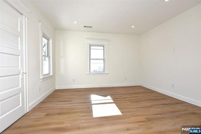 383 Lafayette Avenue 2nd floor, Hawthorne, NJ 07506