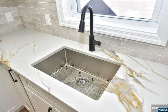 383 Lafayette Avenue 2nd floor, Hawthorne, NJ 07506