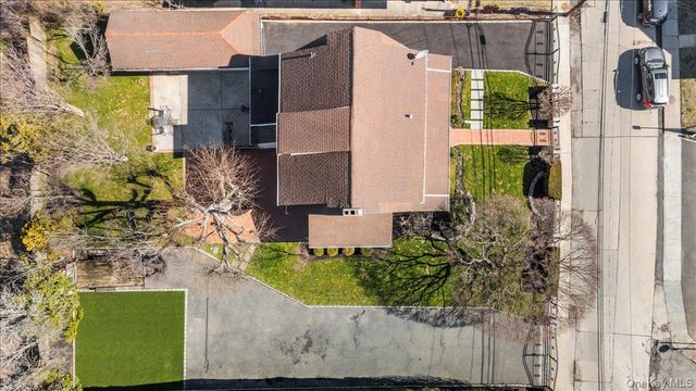 348 Mulry Lane, Lawrence, NY 11559