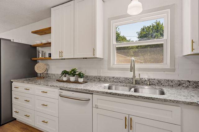 3608 Katrine Street, Haltom City, TX 76117