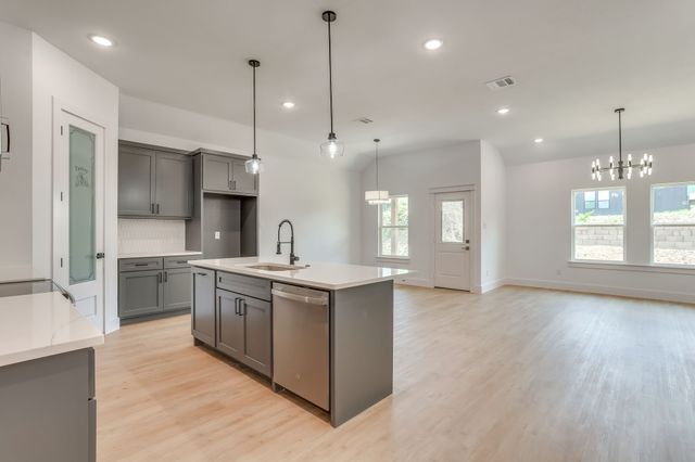 5225 Humbert Avenue, Fort Worth, TX 76107