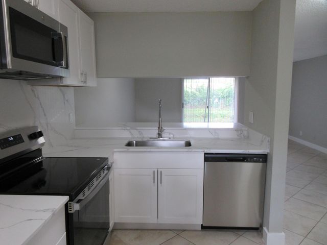 4111 NW 114th Avenue, Coral Springs, FL 33065