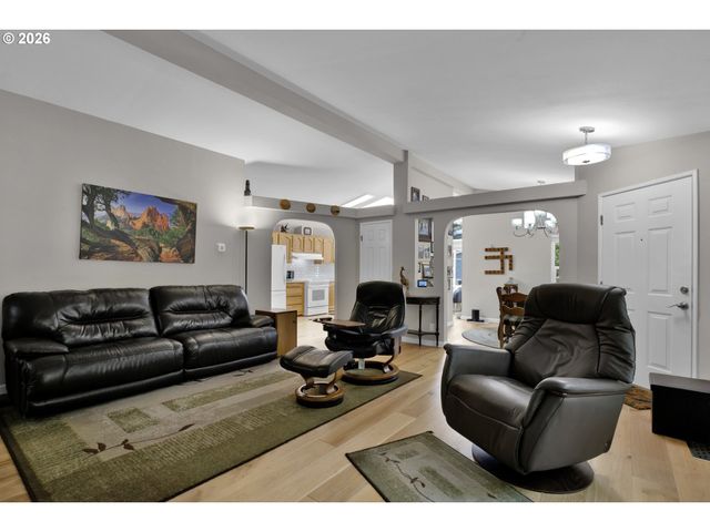 495 SHERWOOD Loop, Florence, OR 97439