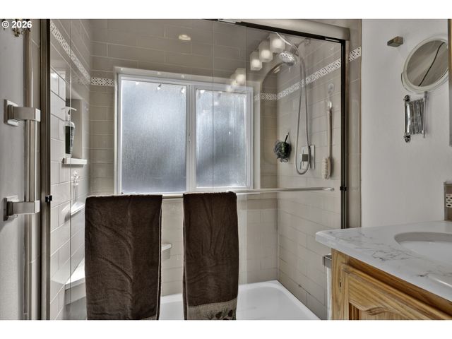 495 SHERWOOD Loop, Florence, OR 97439