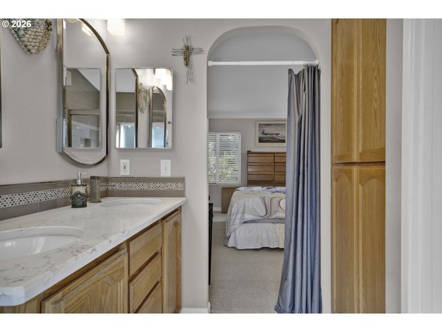 495 SHERWOOD Loop, Florence, OR 97439