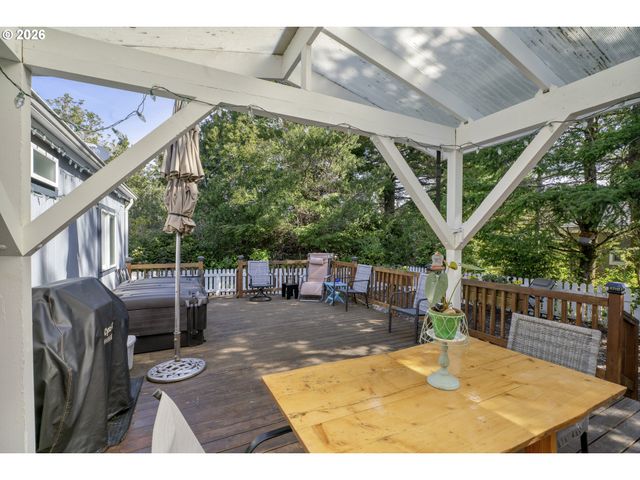 495 SHERWOOD Loop, Florence, OR 97439