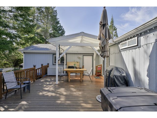 495 SHERWOOD Loop, Florence, OR 97439