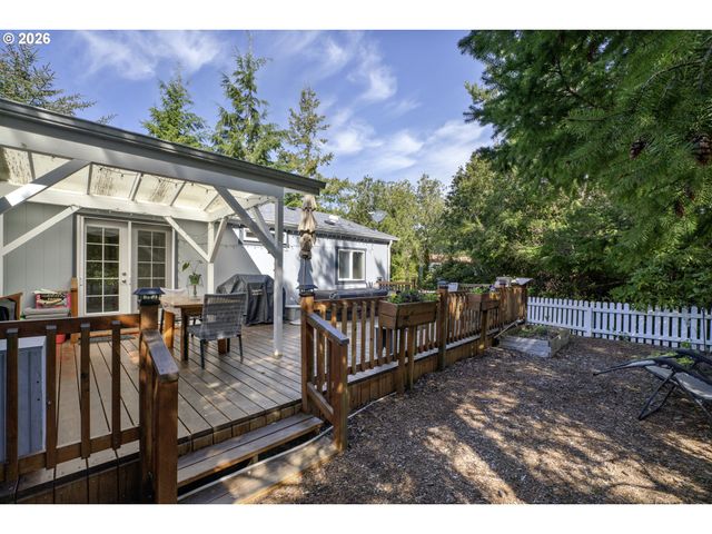 495 SHERWOOD Loop, Florence, OR 97439